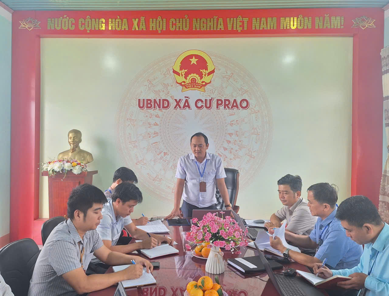 Chi bộ UBND xã Cư Prao tổ chức sinh hoạt định kỳ tháng 7 năm 2026