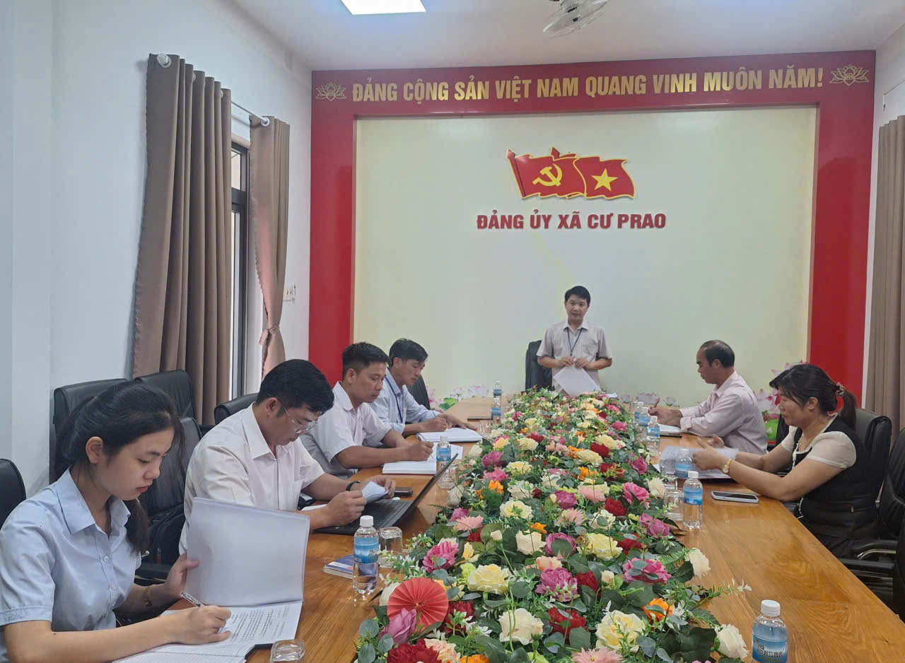 Ban Kinh tế - Ngân sách của HĐND xã họp triển khai giám sát việc thực hiện Nghị quyết số 68-NQ/TW