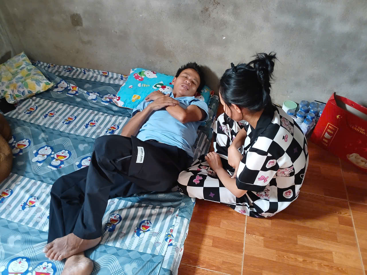“Con chỉ sợ một ngày không còn được đi học…”, nỗi lòng của ba đứa trẻ trong căn nhà hơn 30m² ở Cư Prao