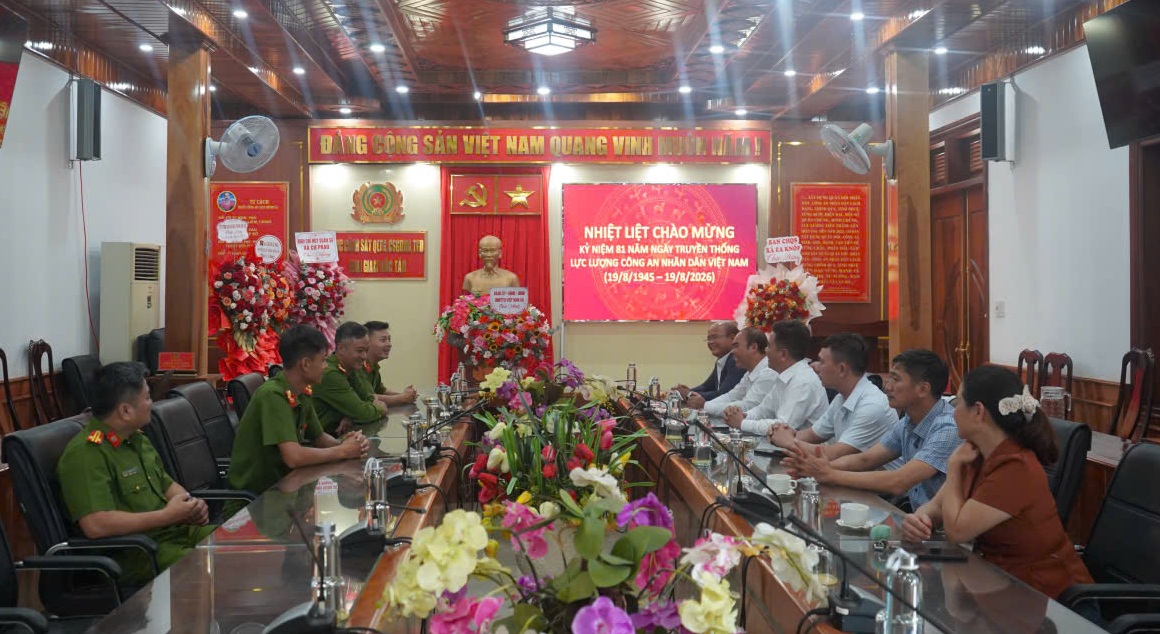 Cư Prao thăm, chúc mừng lực lượng Công an nhân kỷ niệm 81 năm Ngày truyền thống Công an nhân dân