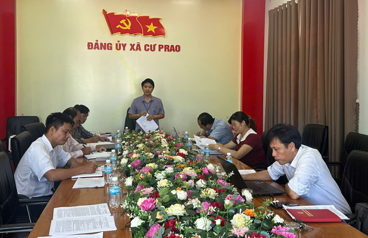 Ban Kinh tế - Ngân sách HĐND xã thẩm tra các nội dung trình Kỳ họp chuyên đề lần thứ Hai