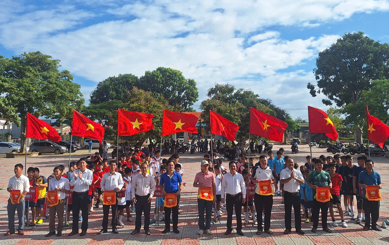 Cư Prao sôi nổi khai mạc Giải bóng đá Thiếu niên hè năm 2026