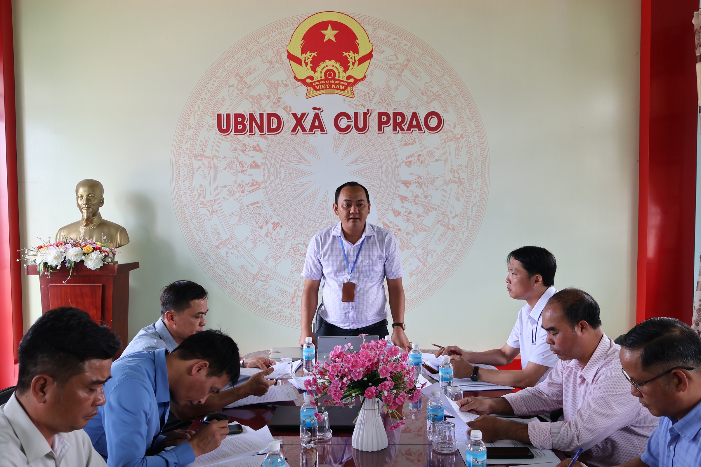 Xã Cư Prao thông qua Quy chế xét duyệt hồ sơ giải quyết chế độ đối với người hoạt động không chuyên trách ở thôn, buôn