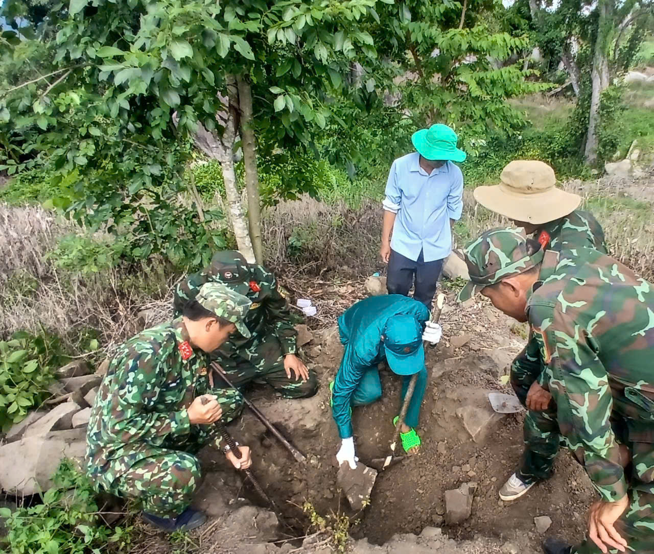 Mỗi nguồn tin, thắp thêm hy vọng tìm lại những người con đã ngã xuống