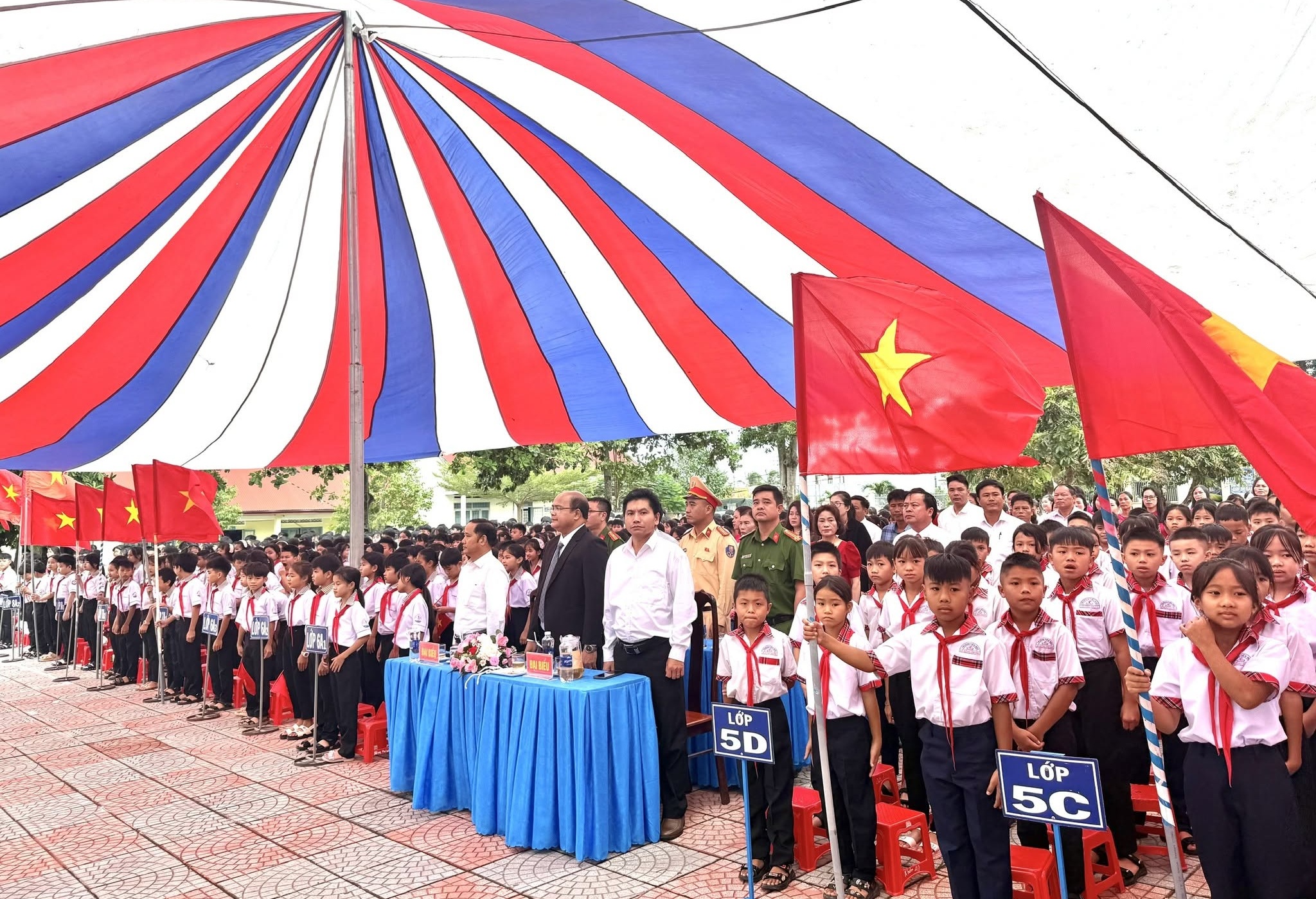 Rộn ràng lễ khai giảng năm học 2026 - 2027 tại xã Cư Prao