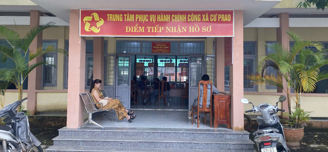 Trung tâm Phục vụ hành chính công xã Cư Prao chính thức đưa vào hoạt động hai điểm tiếp nhận hồ sơ