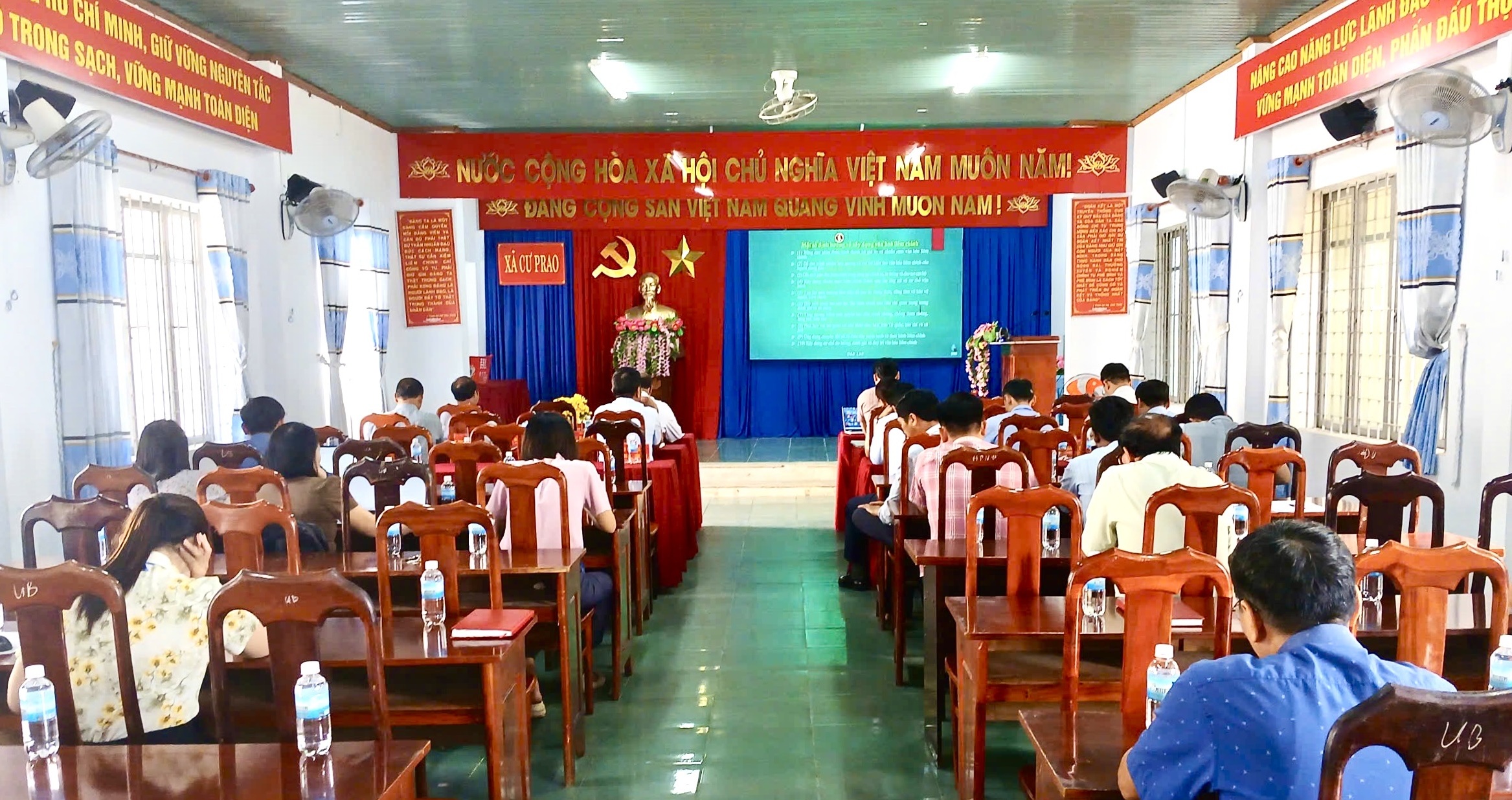 Cư Prao tham dự Hội nghị chuyên đề về xây dựng văn hóa liêm chính trong cán bộ, đảng viên