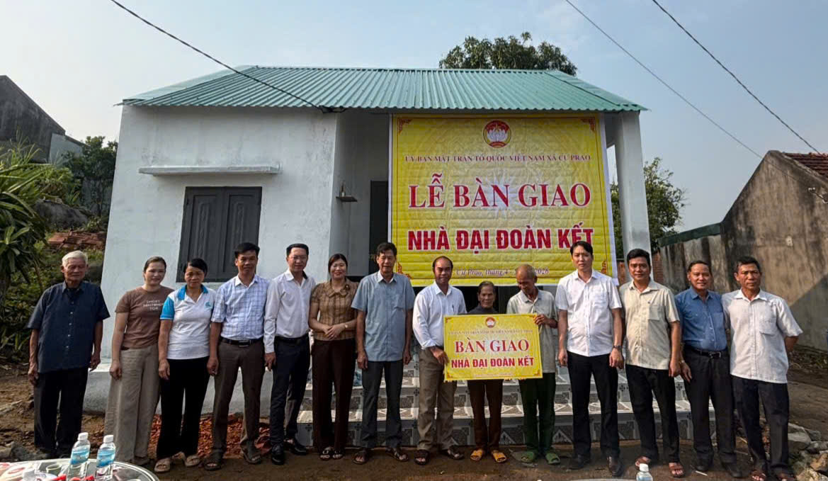 Ủy ban MTTQ Việt Nam xã bàn giao Nhà Đại đoàn kết cho hộ khó khăn, lan tỏa nghĩa tình vì người nghèo