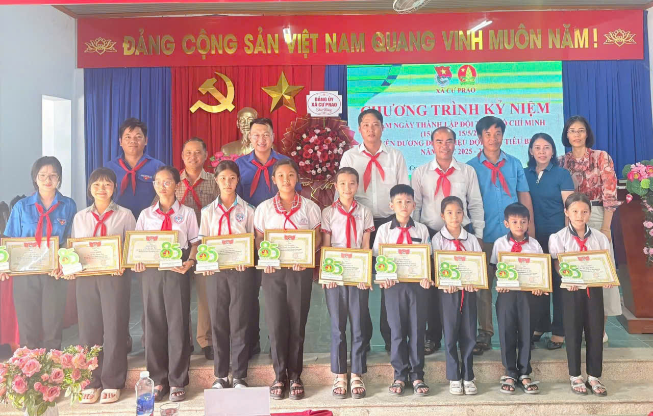 Xã Cư Prao tổ chức Lễ kỷ niệm 85 năm Ngày thành lập Đội Thiếu niên Tiền phong Hồ Chí Minh
