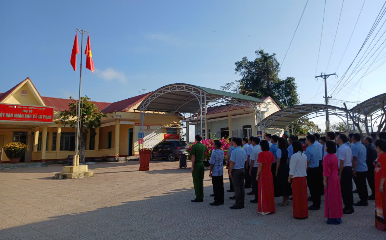 UBND xã Cư Prao tổ chức Lễ chào cờ và gặp mặt đầu Xuân Bính Ngọ năm 2026