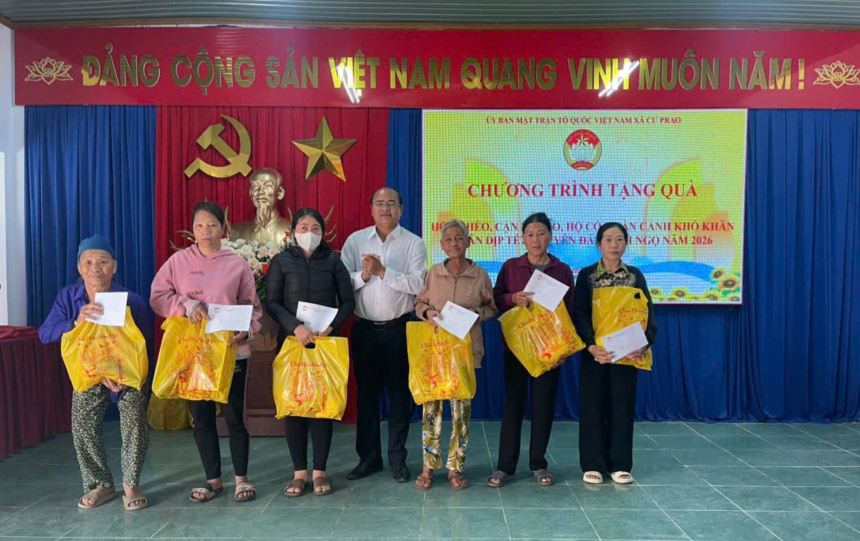 Xã Cư Prao tổ chức trao tặng quà Tết Nguyên đán Bính Ngọ năm 2026 cho hộ nghèo, hộ cận nghèo và hộ có hoàn cảnh khó khăn