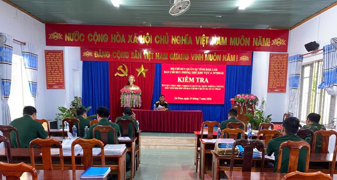 Ban Chỉ huy Phòng thủ khu vực 4 - M’Drắk kiểm tra công tác quân sự, quốc phòng 6 tháng đầu năm tại xã Cư Prao