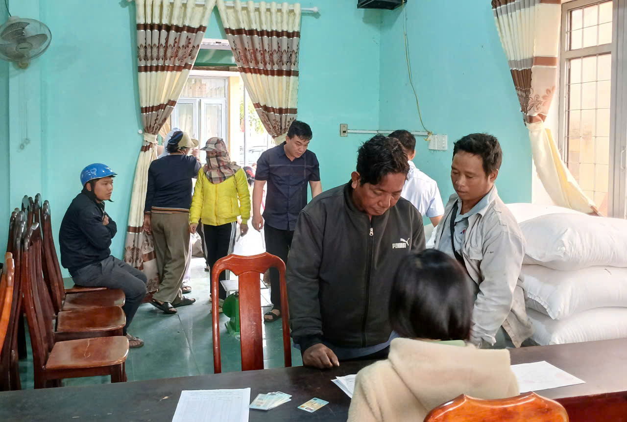 Xã Cư Prao kịp thời phân bổ gạo cứu đói dịp Tết Nguyên đán Bính Ngọ năm 2026