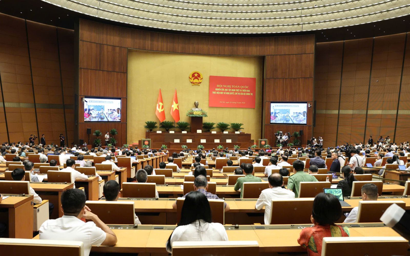 Hội nghị toàn quốc nghiên cứu, học tập, quán triệt và triển khai thực hiện một số Nghị quyết, Chỉ thị của Bộ Chính trị