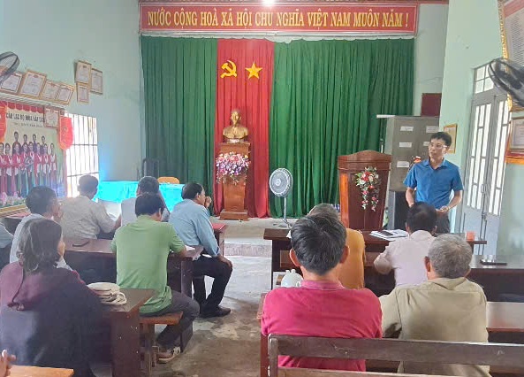 Ban Xây dựng Đảng Đảng ủy xã Cư Prao dự sinh hoạt Chi bộ thôn 5