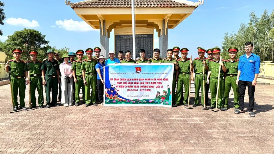 Tuổi trẻ xã Cư Prao ra quân Chiến dịch “Hành quân xanh – Kỳ nghỉ hồng – Ngày Chủ nhật xanh” hướng về Ngày Thương binh - Liệt sĩ 27/7