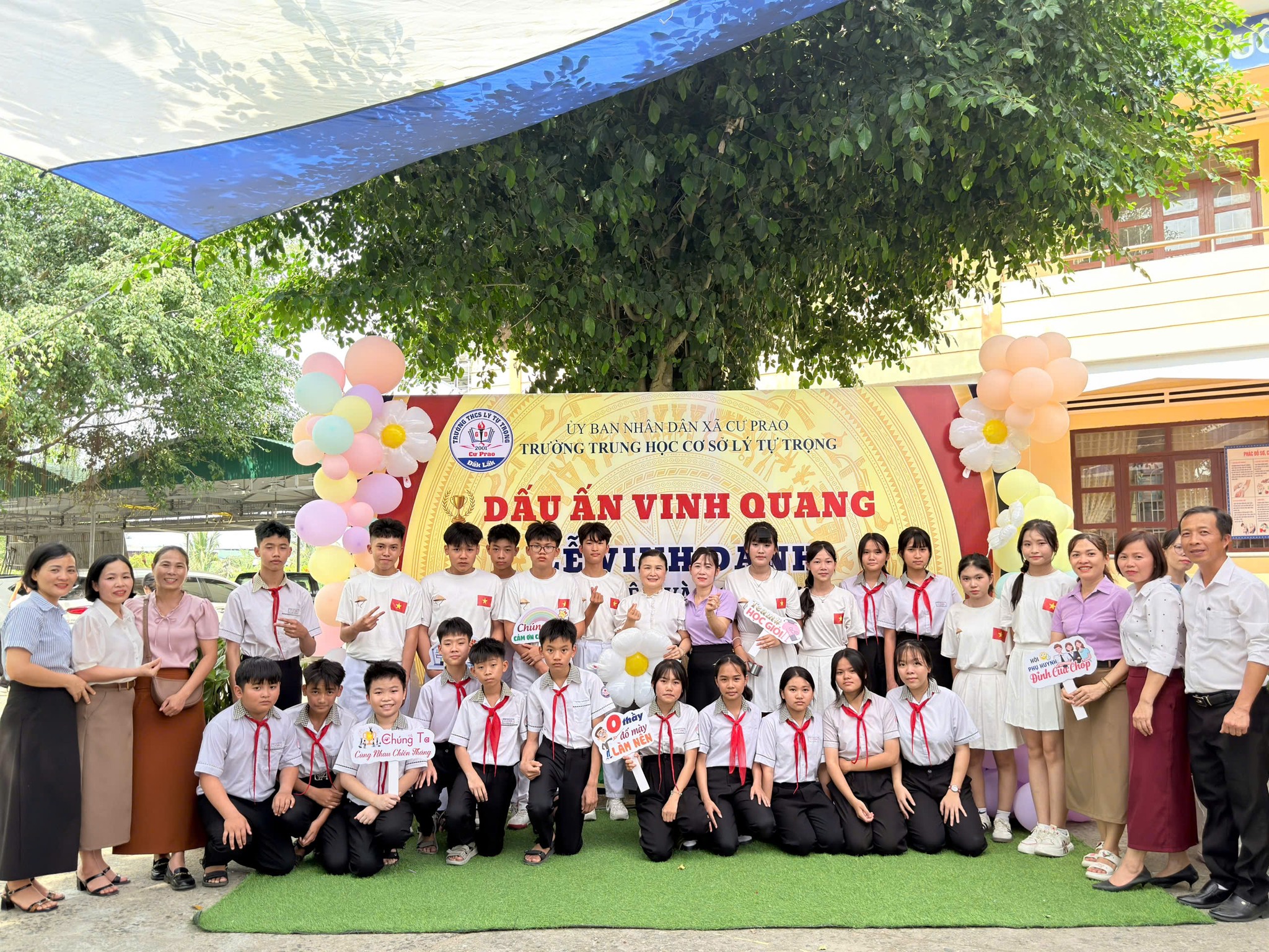 Trường THCS Lý Tự Trọng vinh danh giáo viên, học sinh xuất sắc năm học 2025 – 2026