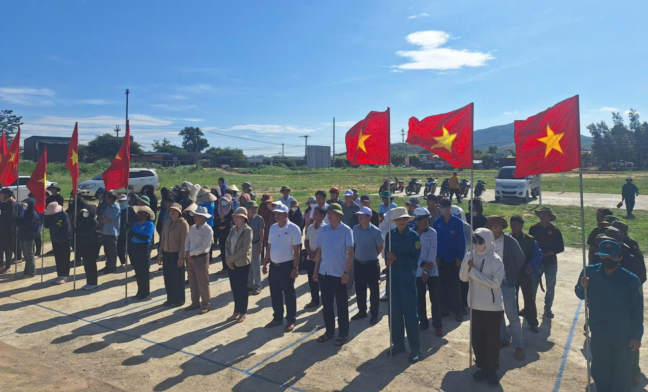 UBND xã Cư Prao ra quân vệ sinh môi trường, trồng cây xanh hưởng ứng Ngày Môi trường thế giới năm 2026