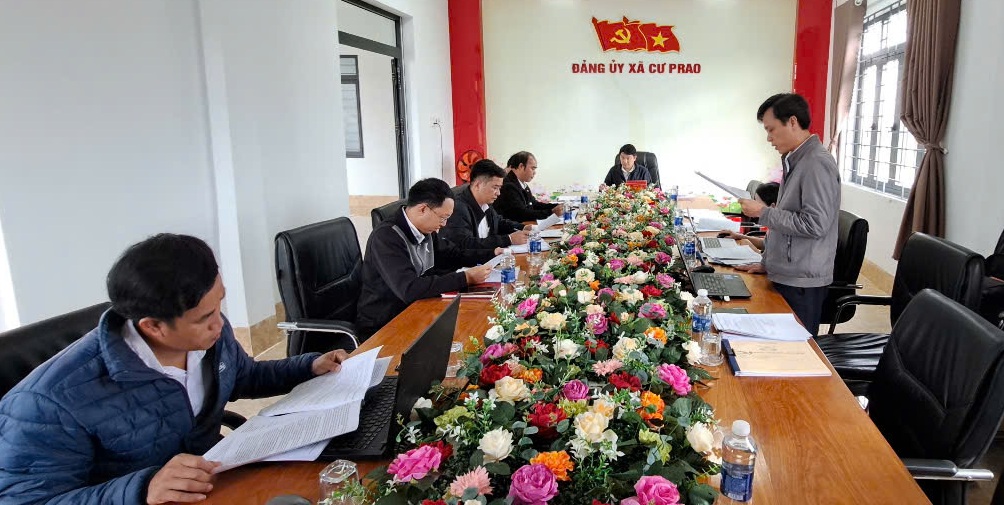 Ban Kinh tế – Ngân sách của HĐND xã Cư Prao thẩm tra các văn bản trình Kỳ họp thứ Mười hai HĐND xã khóa VI